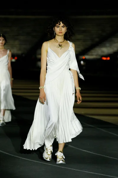 Look 25